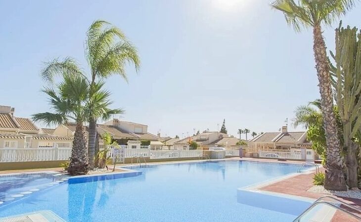 Španělsko, vila se střešní terasou, v Aguas Nuevas, Torrevieja