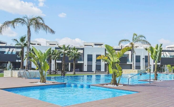 Španělsko, Guardamar del Segura, moderní penthouse s bazénem a terasou, veškeré vybavení v komplexu