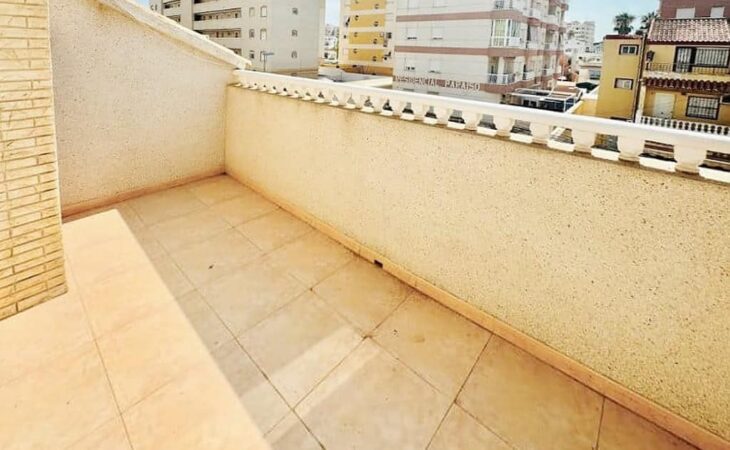 Španělsko, Torrevieja: prostorný dům s terasami